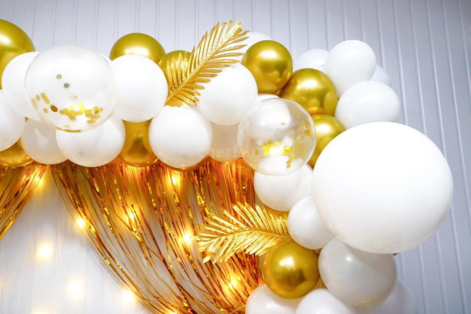 White & Gold Enchantment Anniversary Decoration - Image 3